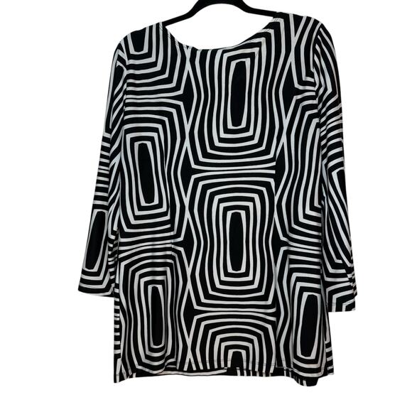 Sunny Leigh Black and White Geometric print 3/4 wide sleeve blouse Large - Picture 2 of 5